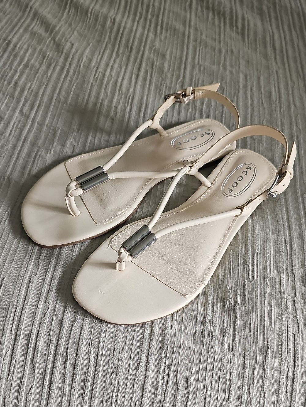 NEW Scoop Cream T-Strap Leather Slingback Sandals Dress Shoes Silver Accents
